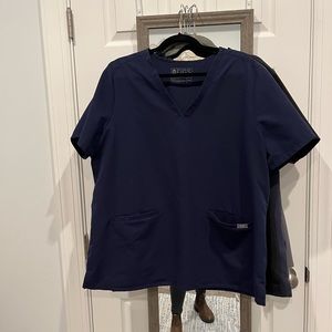 Navy casma figs top xxl